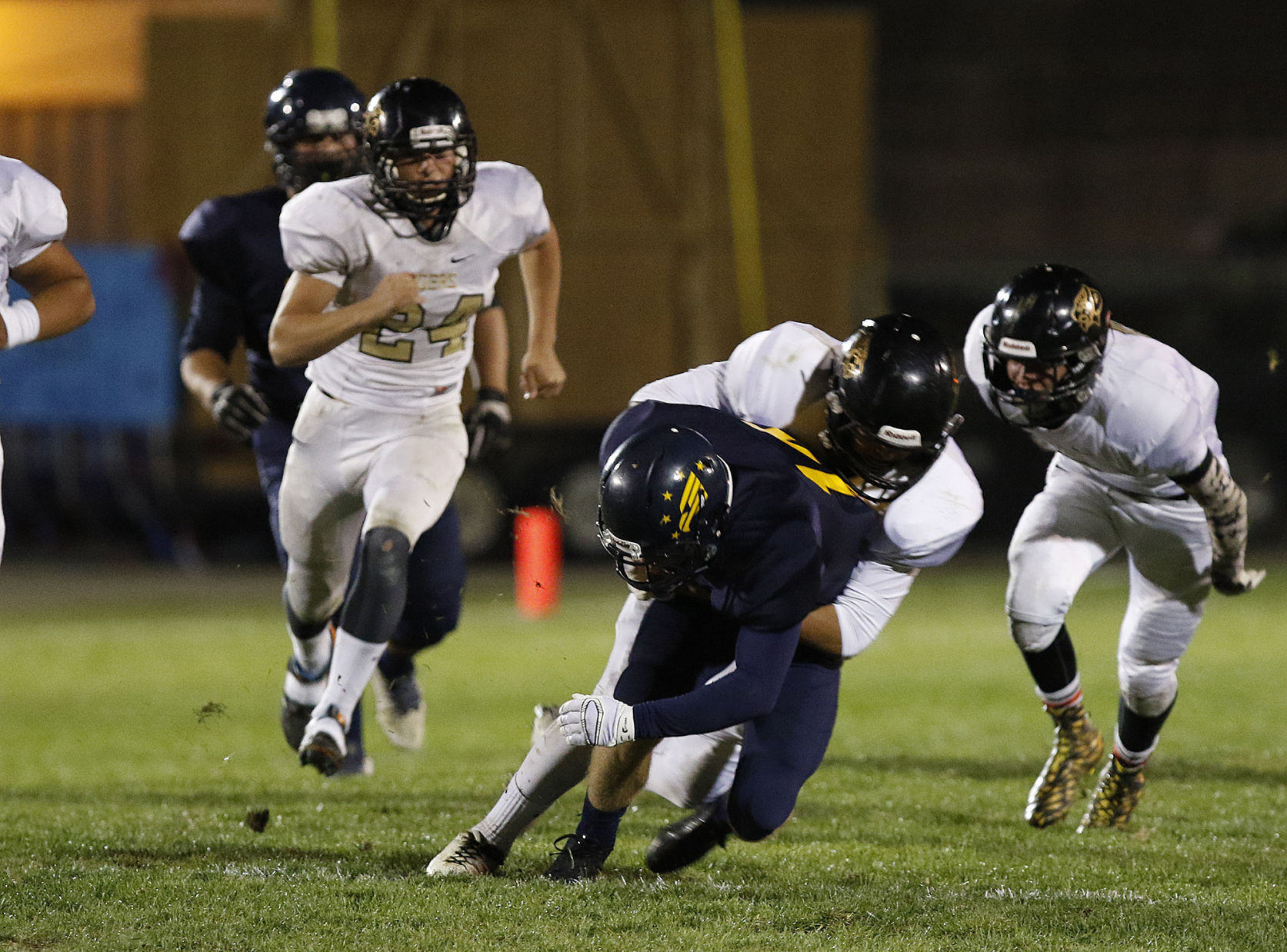 110615AGHSvs SLO fb17.jpg